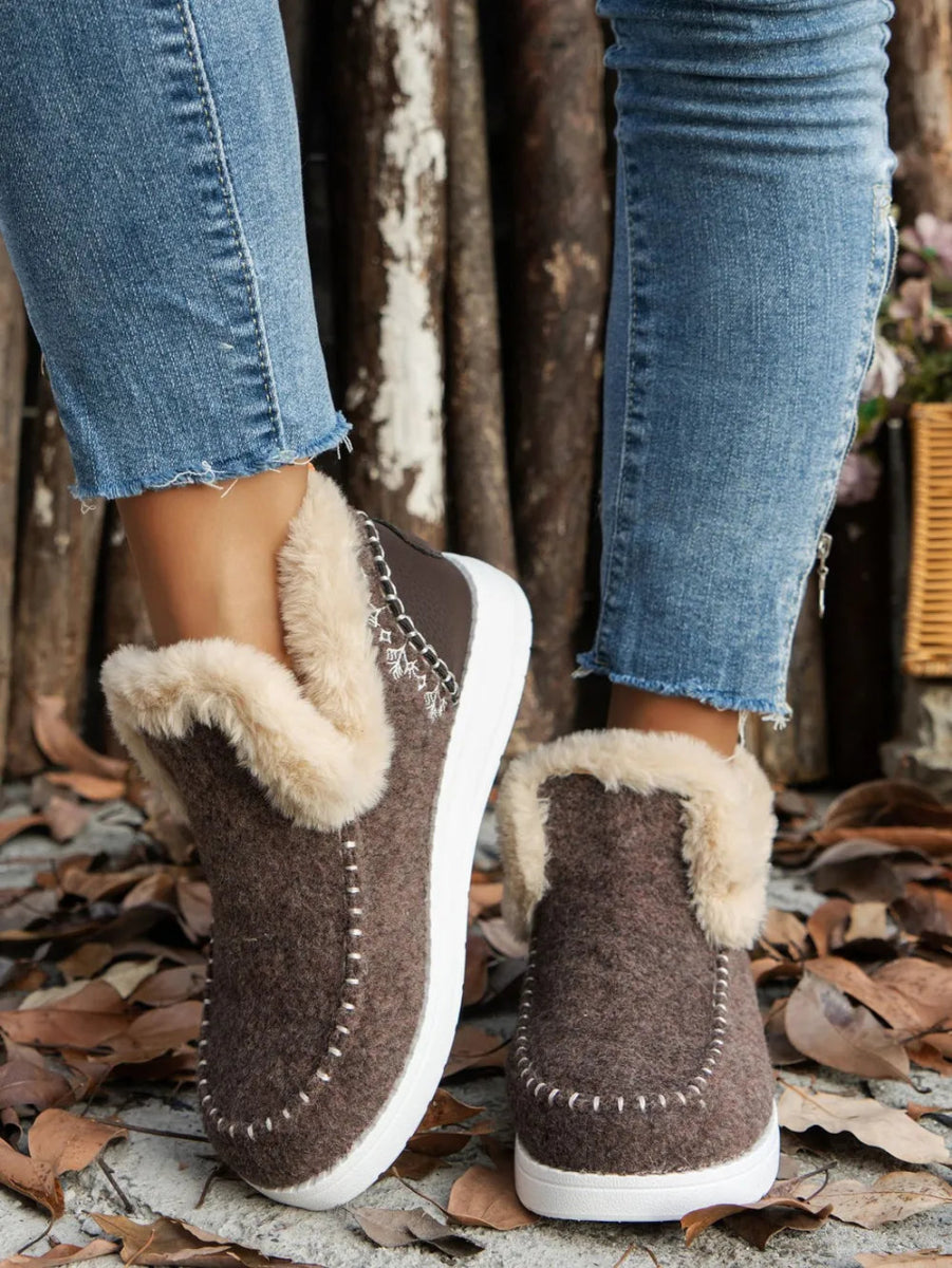 Furry Suede Round Toe Flat Sneakers - CELIVINE